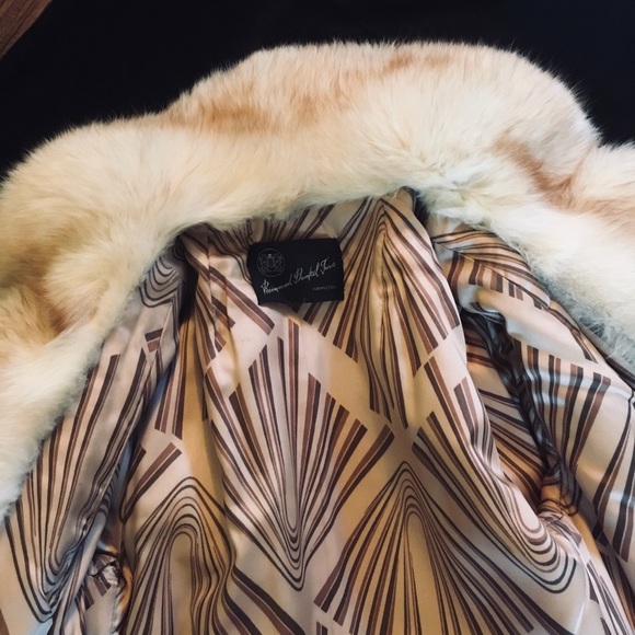 FULL LENGTH MUSCRAT WITH FOX COLLER FUR COAT! 🧥 - Picture 3 of 6